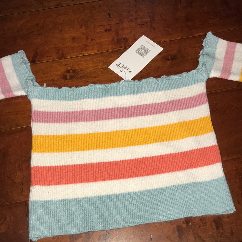 Brand new never worn cropped top.